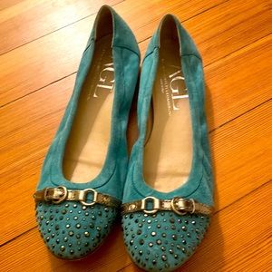 AGL Cap toe ballet flat. Teal suede with silver buckle and studs. Euro 43